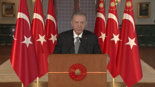 Cumhurbaşkanı Erdoğan: “Birileri sırf oy tercihlerinden dolayı depremzedelerimize hakaret ederken, biz şehirlerimizin yeniden inşasını hızlandıracak farklı projeleri devreye alıyoruz”