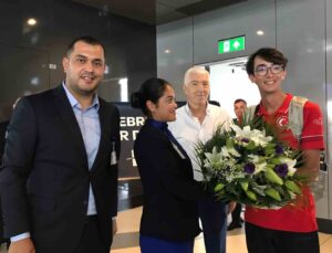Dünya şampiyonu milli okçu Mete Gazoz, İstanbul’a geldi