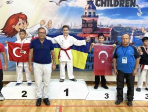 Eskişehirli karateciler İstanbul’daki turnuvada üçüncü oldular