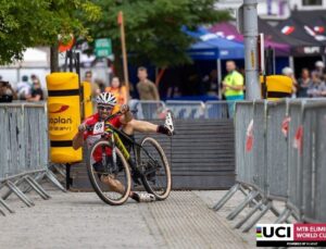 Eskişehirli sporcu Belçika’da kaza sonucu kırık bisikletini bantlayarak yarışı orta sırada bitirdi