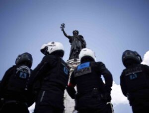 Fransa’da 5 polis bir protestocunun ölümü nedeniyle gözaltına alındı