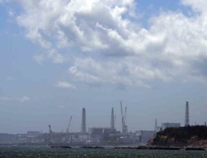 Fukushima Nükleer Santrali’ndeki arıtılmış radyoaktif su denize boşaltılmaya başlandı