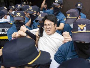Güney Kore’de “Fukuşima” protestosu: 16 kişi gözaltına alındı
