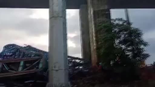 Hindistan’da köprü inşaatında vinç devrildi: 17 ölü