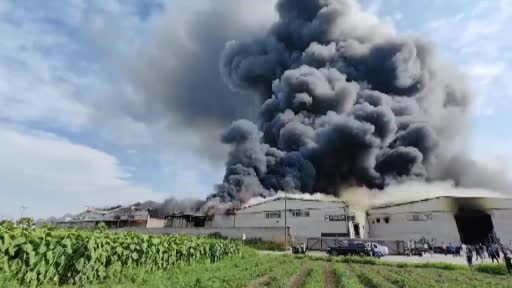 İnegöl’de büyük fabrika yangını