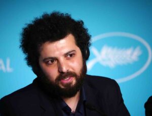 İran’da yasaklı filmin ünlü yönetmenine 6 ay hapis cezası
