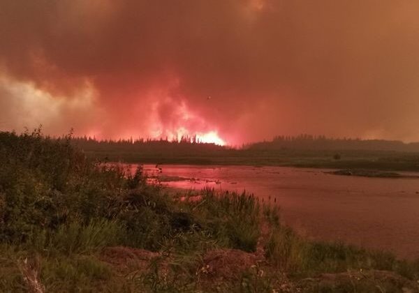 Kanada’da yangınlar sürüyor: Hay River kasabasına tahliye emri