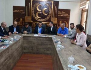 Milli Eğitim Bakanı Yusuf Tekin, MHP Rize İl Başkanlığını ziyaret etti