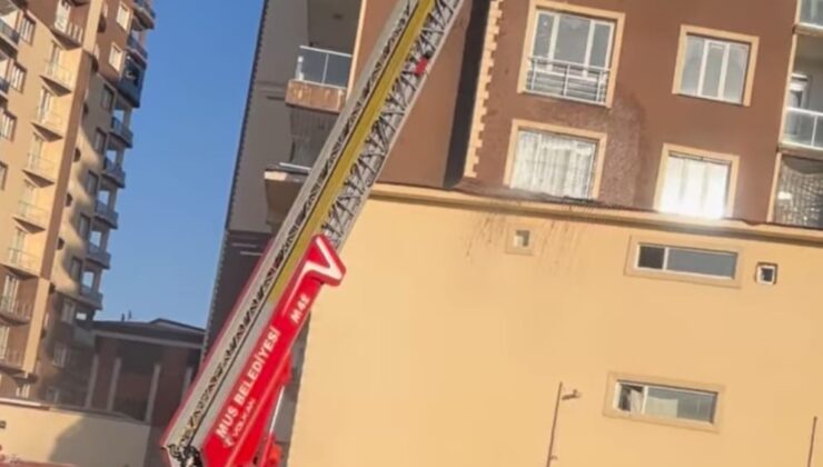 Muş’ta 13 katlı binanın 5’inci katında çıkan yangın korkuttu