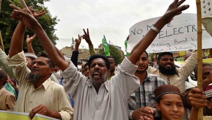 Pakistan’da esnaf artan elektrik maliyetlerini protesto etti