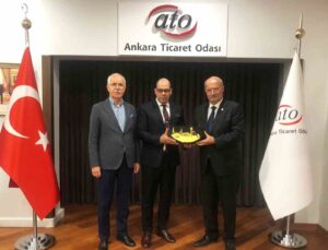 Polonya Büyükelçisi Rauf Alp Denktaş, ATO Başkanı Gürsel Baran’ı ziyaret etti