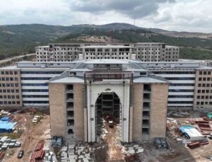 Sivas’ta bin 71 yatak kapasiteli hastane inşaatı hızla yükseliyor