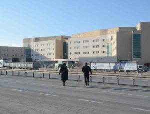 Tatvan Devlet Hastanesine atanan doktorlar hasta kabulüne başladı