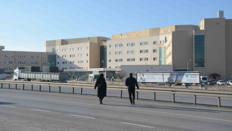 Tatvan Devlet Hastanesine atanan doktorlar hasta kabulüne başladı