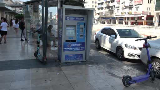 Toplu ulaşım kart dolum cihazından para toplayan personellere hırsızlık şoku