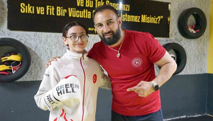 Ailesi balerin olmasını isterken kick boksa merak salan 17 yaşındaki Yağmur, dünyada Türkiye’yi temsil ediyor