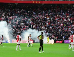 Ajax – Feyenoord maçı yarıda kaldı