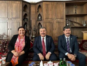 AK Parti İl Başkanı Ünsal: “Kanser tedavisi yapan hekimler artık Kırşehir’de hizmet verecek”