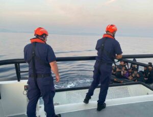 Ayvalık açıklarında 23 düzensiz göçmen kurtarıldı