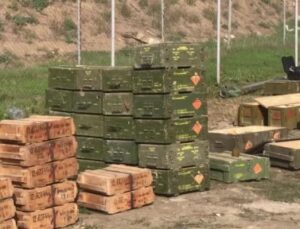 Azerbaycan, Karabağ’da ele geçirilen silah ve mühimmatların görüntülerini yayınladı