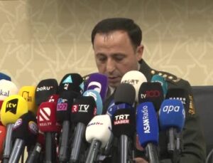 Azerbaycan Savunma Bakanlığı: “Yasa dışı Ermeni silahlı gruplar, mevzilerinden ayrılarak sivil yerleşimlerde toplanıyor”
