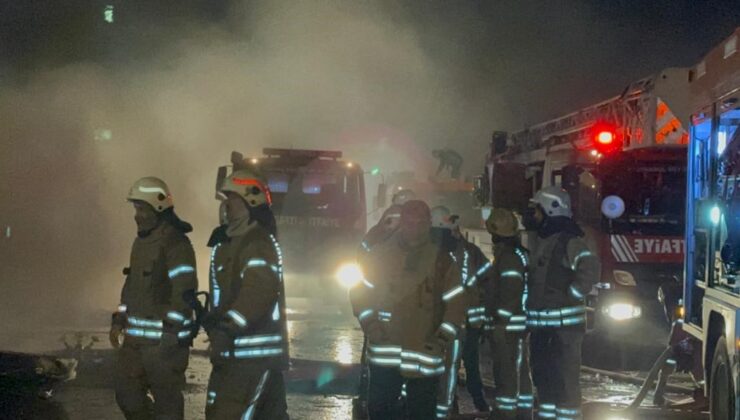 Bağcılar’da geri dönüşüm sahasında çıkan yangın söndürüldü