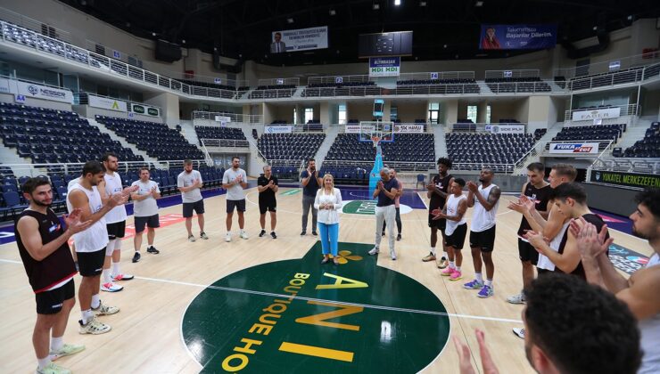 Başkan Şeniz Doğan basketbol takımını ziyaret etti