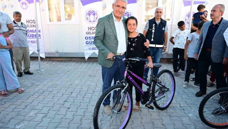 Battalgazi’de depremzede çocuklara bisiklet hediye edildi