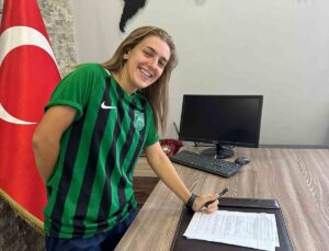 Bilecikspor Bayan Futbol Takımı’ndan 1. Lig’e transferler