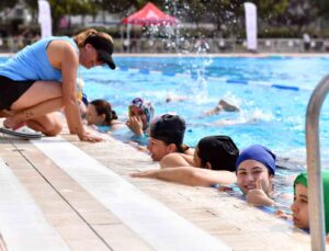 Büyükşehir Belediyesinin yaz dönemi yüzme kursu eğitimleri sona erdi