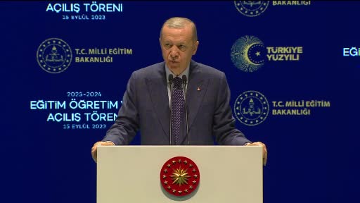 Cumhurbaşkanı Erdoğan: “Buradan bir müjde vermek istiyorum. Ücretli öğretmenlerin saatlik ek ders ücretlerinde yüzde 25’lik bir artışa gidiyoruz “