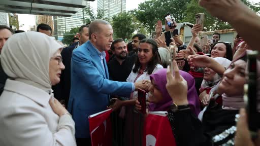 Cumhurbaşkanı Erdoğan, vatandaşlarla bir araya geldi