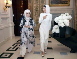 Emine Erdoğan, Katar Emiri Şeyh Temim bin Hamed Al Sani’nin annesi Şeyha Moza binti Nasır’la görüştü