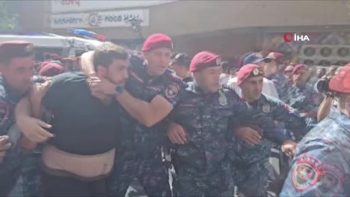 Ermenistan’da gösterilerde çok sayıda kişi gözaltına alındı