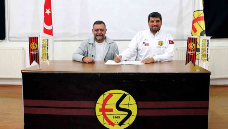 Eskişehirspor Fabrika Futbol Gelişim Akademisi’ne yeni antrenör