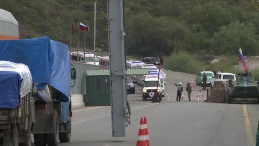 Hankendi’deki yaralılar için Ermenistan’dan gelen ambulanslar Laçın sınır kontrol noktasından geçti