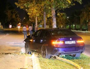 İzmir’de otomobille çarpışan motokurye hayatını kaybetti