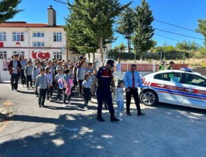 Jandarma okul önleri ve çevresinde güvenlik önlemlerini arttırdı
