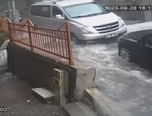 Kağıthane’de dairelerin sular altında kaldığı anlar güvenlik kamerası yansıdı