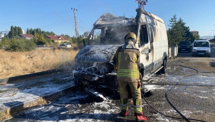 Kahramankazan’da park halindeki araç yangını korkuttu