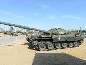 Karabağ’da Ermeni işgalinin sembolü olan tank Bakü’ye getirildi