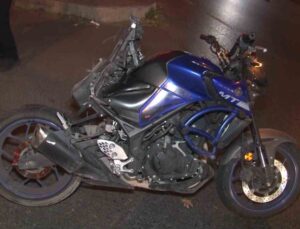 Kartal’da hız yapan motosiklet kontrolden çıkıp metrelerce sürüklendi: 1 ağır yaralı