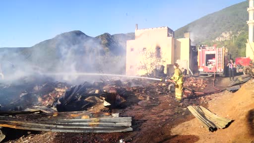 Kastamonu’da 10 ev ve 3 ahırın etkilendiği yangın söndürüldü