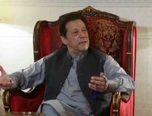 Pakistan’ın eski Başbakanı Khan’ın tutukluluk süresi yeniden uzatıldı