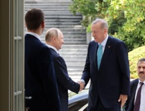 Putin, Cumhurbaşkanı Erdoğan’ı kapıda karşıladı