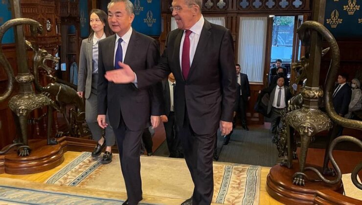 Rusya Dışişleri Bakanı Lavrov, Çin Dışişleri Bakanı Wang ile bir araya geldi
