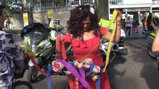 Süslü Kadınlar Bisiklet Turu Berlin’de büyük ilgi gördü