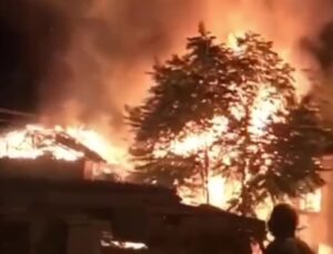 Taşova’da ev alev alev yandı