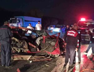 Tatvan’da zincirleme trafik kazası: 1 ölü, 4 yaralı