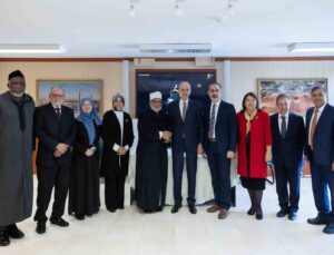 TBMM Başkanı Kurtulmuş, İrlanda’da İslam Kültür Merkezi’ni ziyaret etti